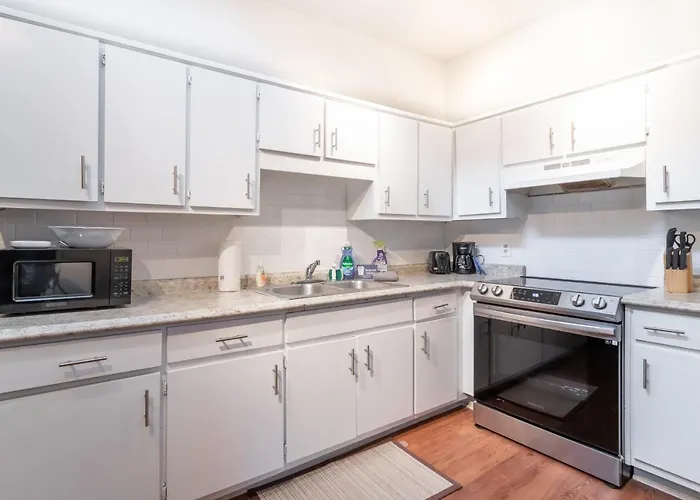 Sunny Sweetheart-Front Apartment Near Riverwalk
